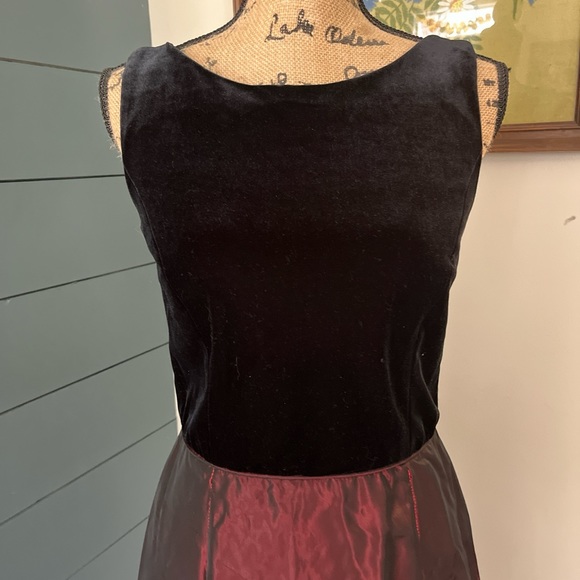 Crimson by Lawrence Kurtz Vintage Black Velvet  Iridescent Red Formal Prom Dress - Picture 4 of 8